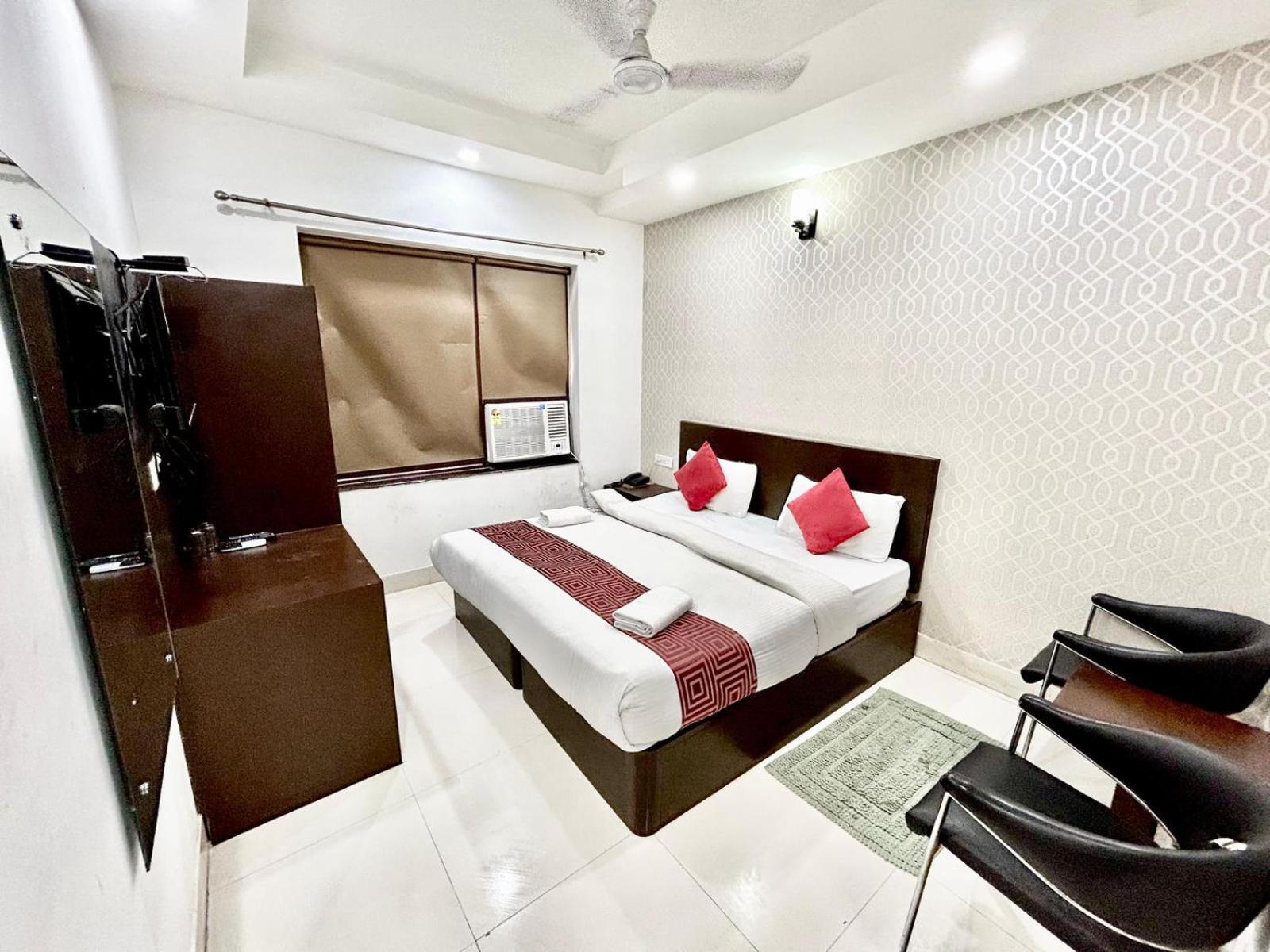 The Tomar Hospitality Hotel New Delhi Exterior photo